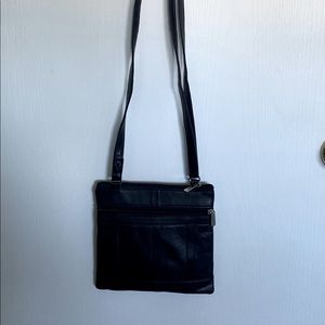 🌷3/$25🌷 Navy blue crossbody purse